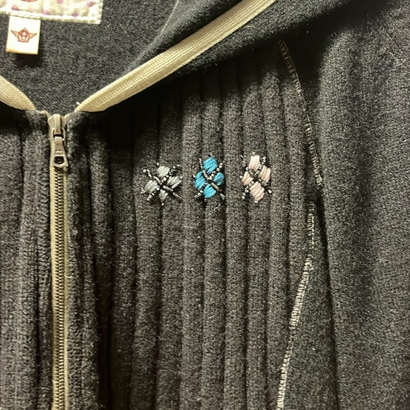 Burning Torch cropped hoodie. Recycled cashmere with beaded detail. - Picture 4 of 8